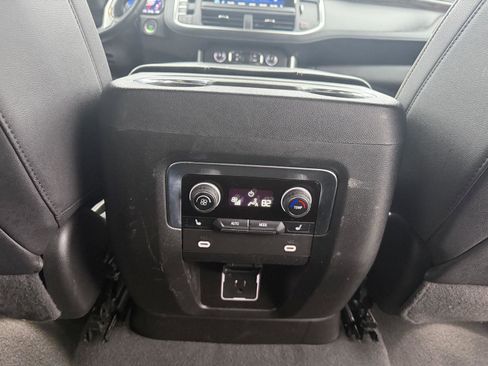 Used 2023 Chevrolet Suburban Premier image 37