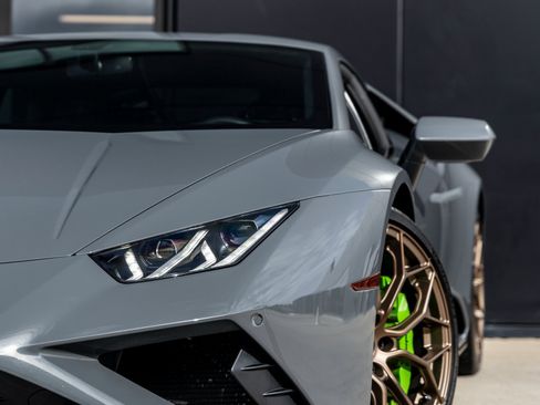 Used 2021 Lamborghini Huracan EVO image 18