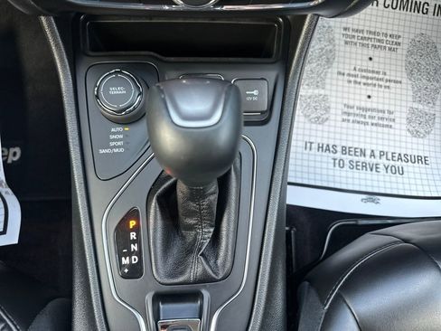 Used 2019 Jeep Cherokee Latitude Plus image 20