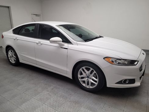 Used 2016 Ford Fusion SE FWD image 11