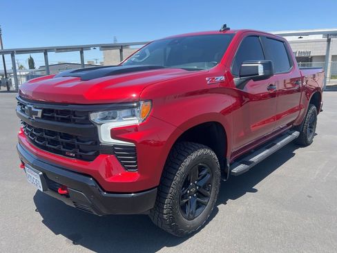 Used 2025 Chevrolet Silverado 1500 LT Trail Boss w/ Convenience Package II AWD/4WD image 3