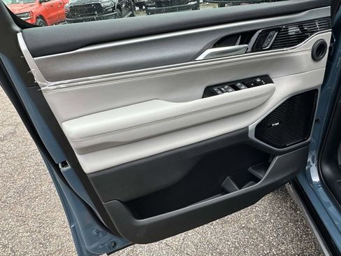 New 2026 Jeep Grand Wagoneer L Limited image 12