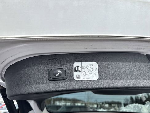 Used 2017 Ford Escape Titanium image 16