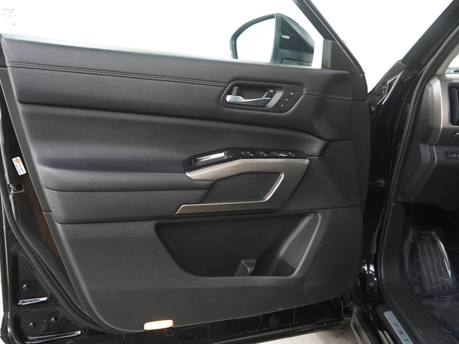 Used 2022 Nissan Pathfinder Platinum AWD/4WD image 19