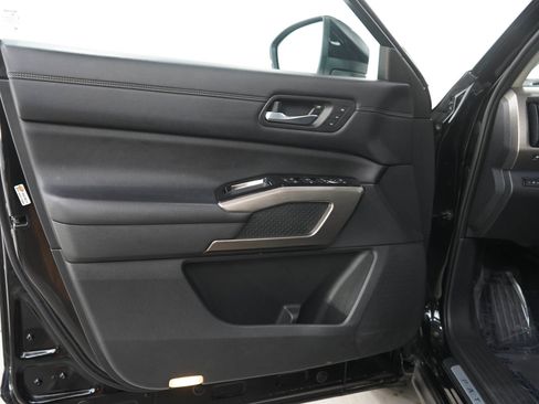 Used 2022 Nissan Pathfinder Platinum AWD/4WD image 19