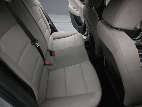 Used 2020 Hyundai Elantra SE FWD image 18