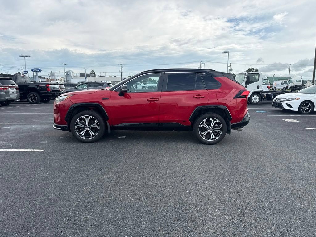 Used 2023 Toyota RAV4 XSE AWD/4WD image 2