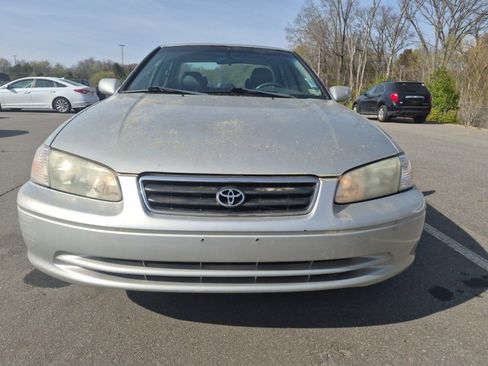 Used 2001 Toyota Camry XLE FWD image 2