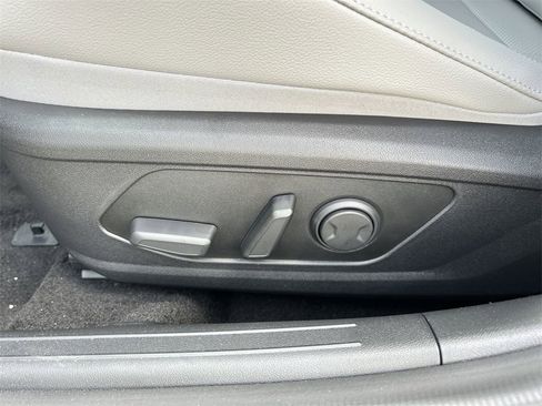 New 2025 Hyundai Elantra Limited image 22