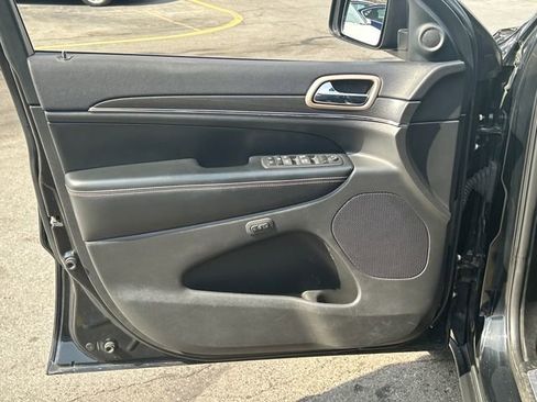 Used 2017 Jeep Grand Cherokee Limited image 11