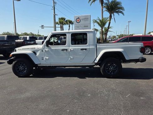 Used 2026 Jeep Gladiator Sport AWD/4WD image 4