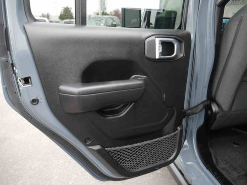 Used 2024 Jeep Wrangler Unlimited image 15