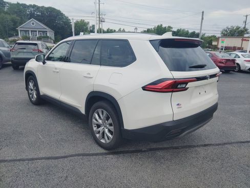 Certified 2024 Toyota Grand Highlander AWD image 3