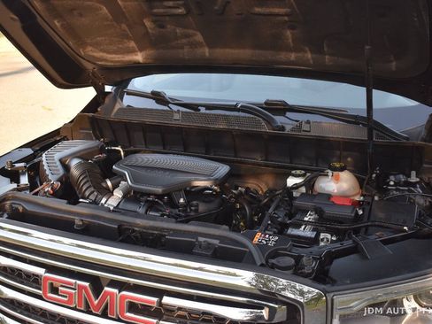 Used 2018 GMC Acadia SLT w/ LPO, Floor Liner Package AWD/4WD image 39