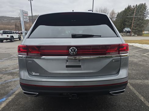 Used 2025 Volkswagen Atlas SE image 4