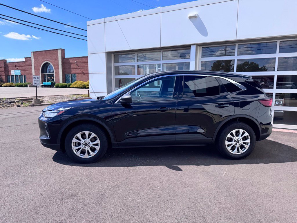 Used 2023 Ford Escape Active AWD/4WD image 2