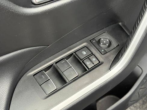 Used 2025 Toyota RAV4 XLE AWD/4WD image 22