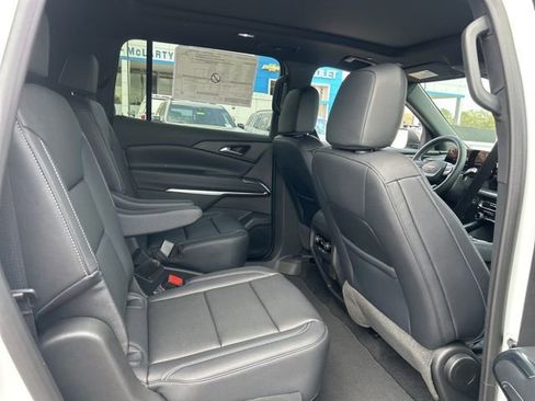 New 2026 Chevrolet Traverse LT w/ Sun and Wheel Package FWD image 33