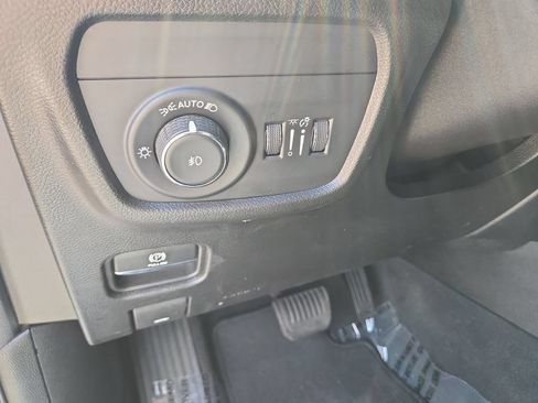 Used 2023 Jeep Grand Cherokee Overland AWD/4WD image 18