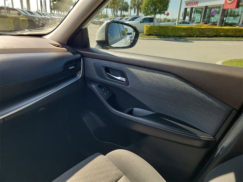 Used 2021 Nissan Rogue SV image 18