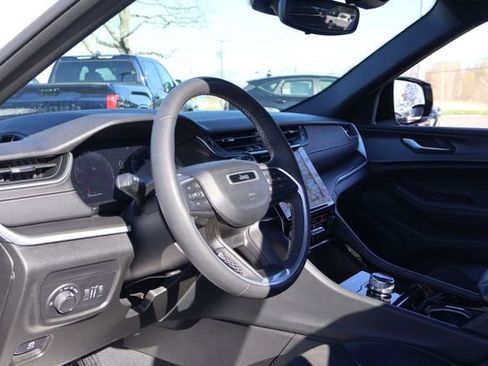 Used 2023 Jeep Grand Cherokee L Laredo AWD/4WD image 10
