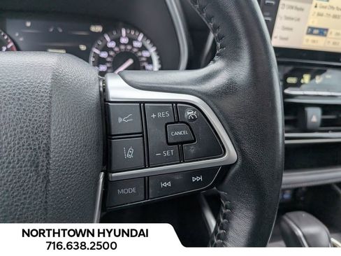 Used 2022 Toyota Highlander XLE image 27