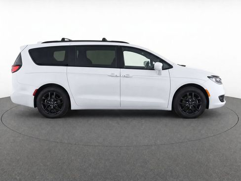 Used 2018 Chrysler Pacifica Touring-L Plus w/ S Appearance Package FWD image 10