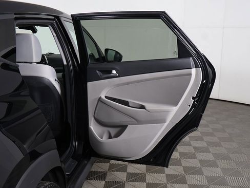 Used 2019 Hyundai Tucson SE image 18