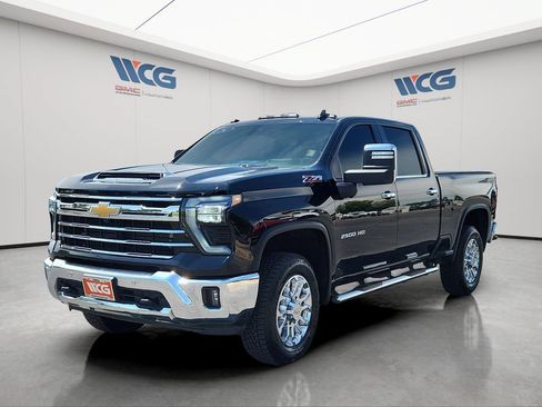 Used 2025 GMC Sierra 2500 AT4X AWD/4WD image 5