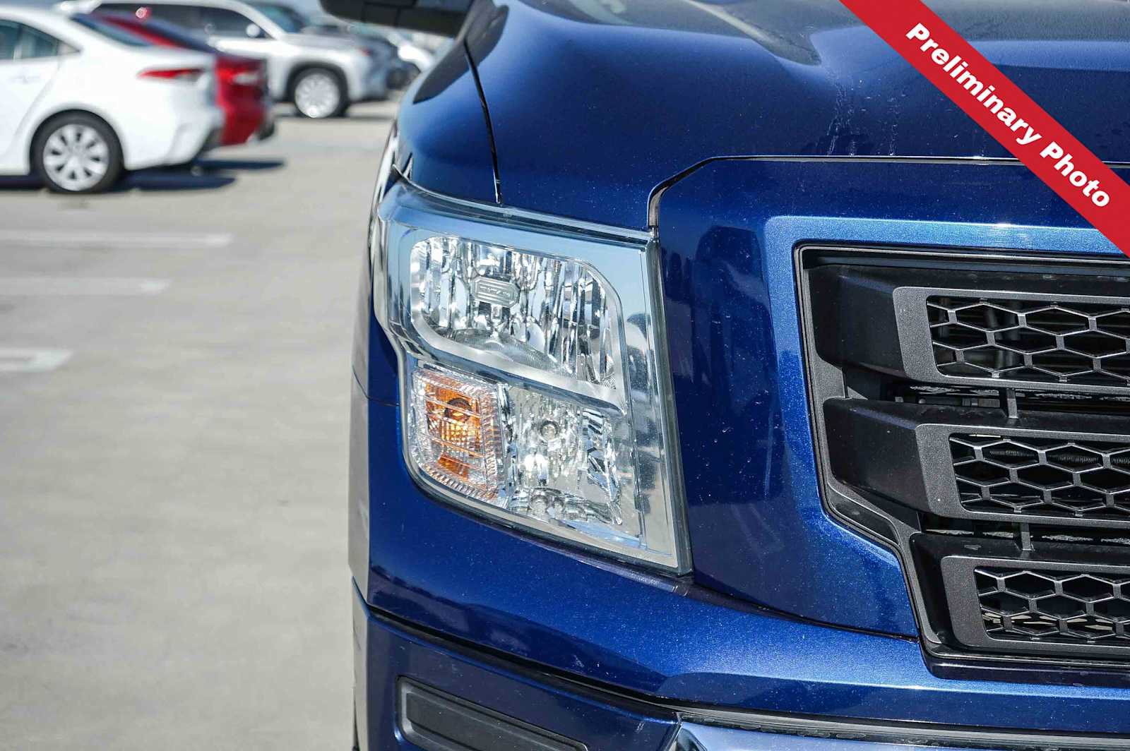 Used 2022 Nissan Titan SV RWD image 4