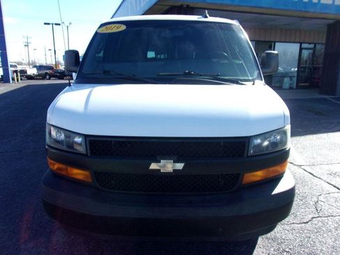 Used 2019 Chevrolet Express 2500 Extended RWD image 3