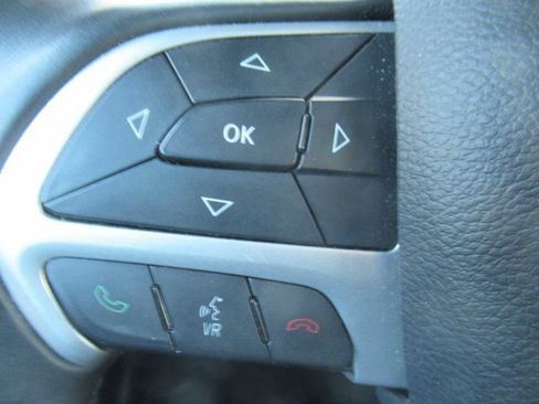 Used 2015 Dodge Challenger R/T Plus image 29