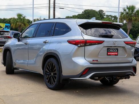 Used 2023 Toyota Highlander XSE FWD image 26