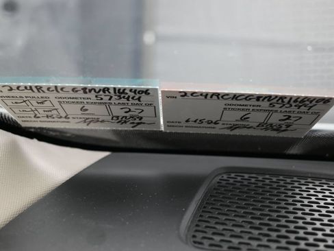 Used 2022 Chrysler Voyager LX FWD image 4