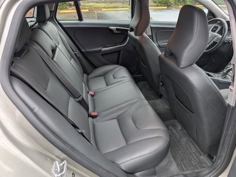 Used 2015 Volvo V60 T5 Platinum image 15