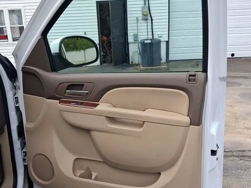 Used 2010 GMC Yukon XL SLE w/ SLE-2 Equipment Package RWD image 29