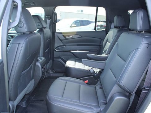 Used 2025 Chevrolet Traverse LT FWD image 19