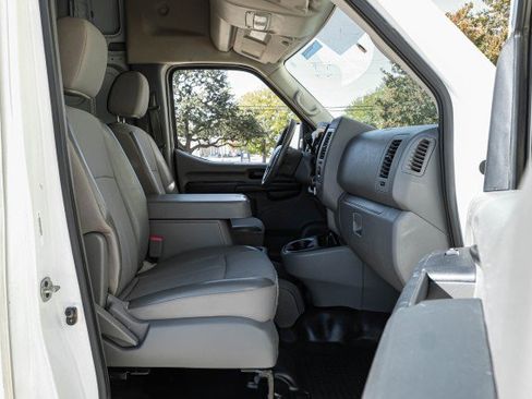 Used 2020 Nissan NV 2500 SV image 33