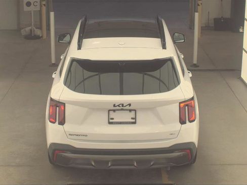 Used 2025 Kia Sorento SX Prestige w/ Olive Brown Leather Package image 10