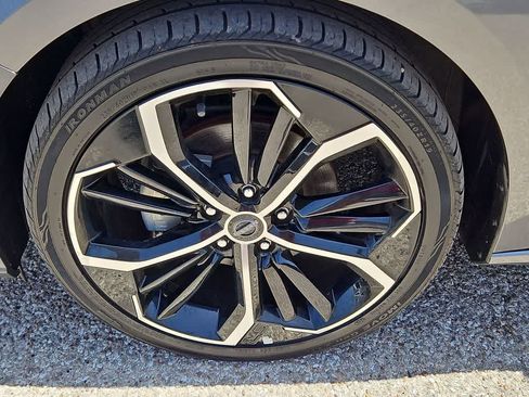 Used 2024 Nissan Altima 2.5 SR FWD image 12