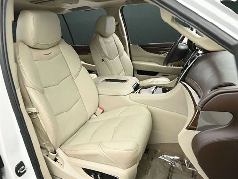 Used 2017 Cadillac Escalade ESV Premium Luxury image 24