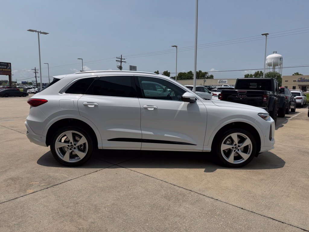 Used 2025 Audi Q5 Premium Plus w/ Premium Plus AWD/4WD image 8