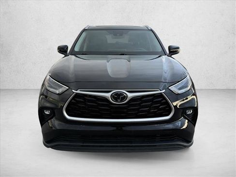 Used 2021 Toyota Highlander XLE image 2