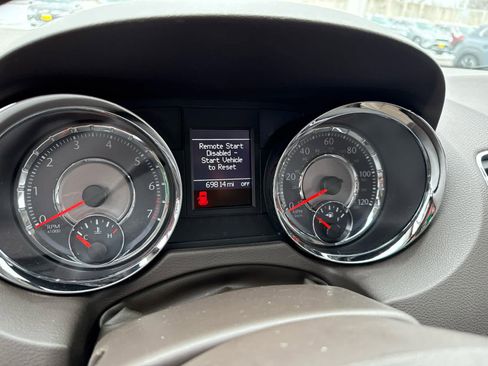 Used 2015 Chrysler Town & Country Touring-L w/ Driver Convenience Group image 13