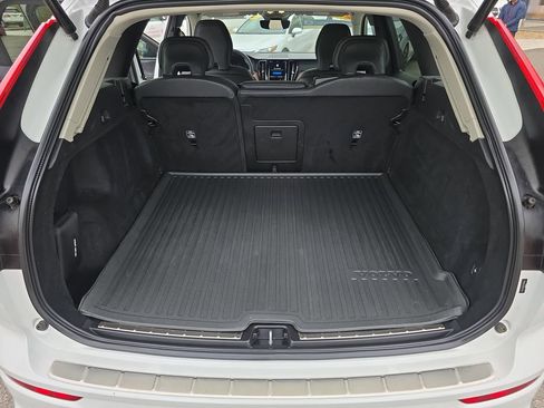 Used 2023 Volvo XC60 B5 Plus w/ Protection Package Premier AWD/4WD image 16