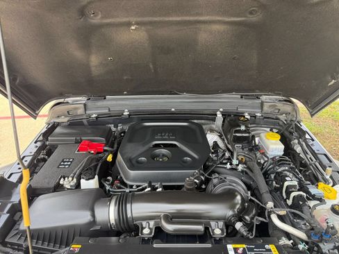 Used 2025 Jeep Wrangler Unlimited Sport AWD/4WD image 32