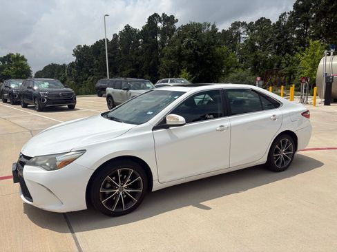 Used 2016 Toyota Camry XSE w/ Moonroof Package FWD image 1