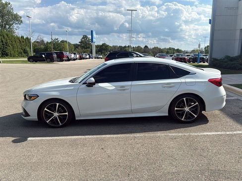 Used 2024 Honda Civic Touring image 4