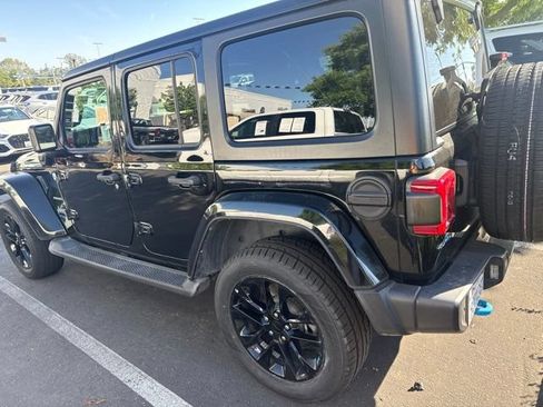 Used 2022 Jeep Wrangler Unlimited Sahara w/ Cold Weather Group AWD/4WD image 2