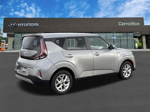 Used 2025 Kia Soul LX w/ LX Technology Package FWD image 5